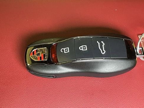 Certified 2024 Porsche Macan S AWD/4WD image 49