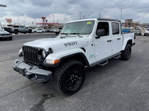 Used 2022 Jeep Gladiator Willys image 5