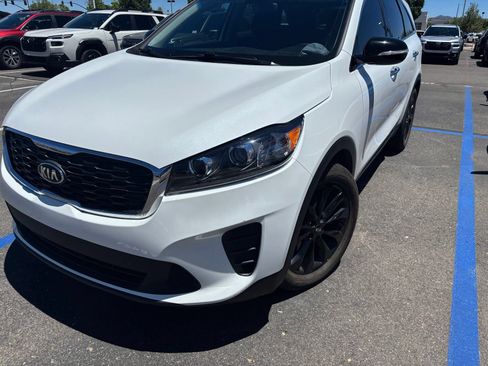 Used 2019 Kia Sorento AWD V6 image 13