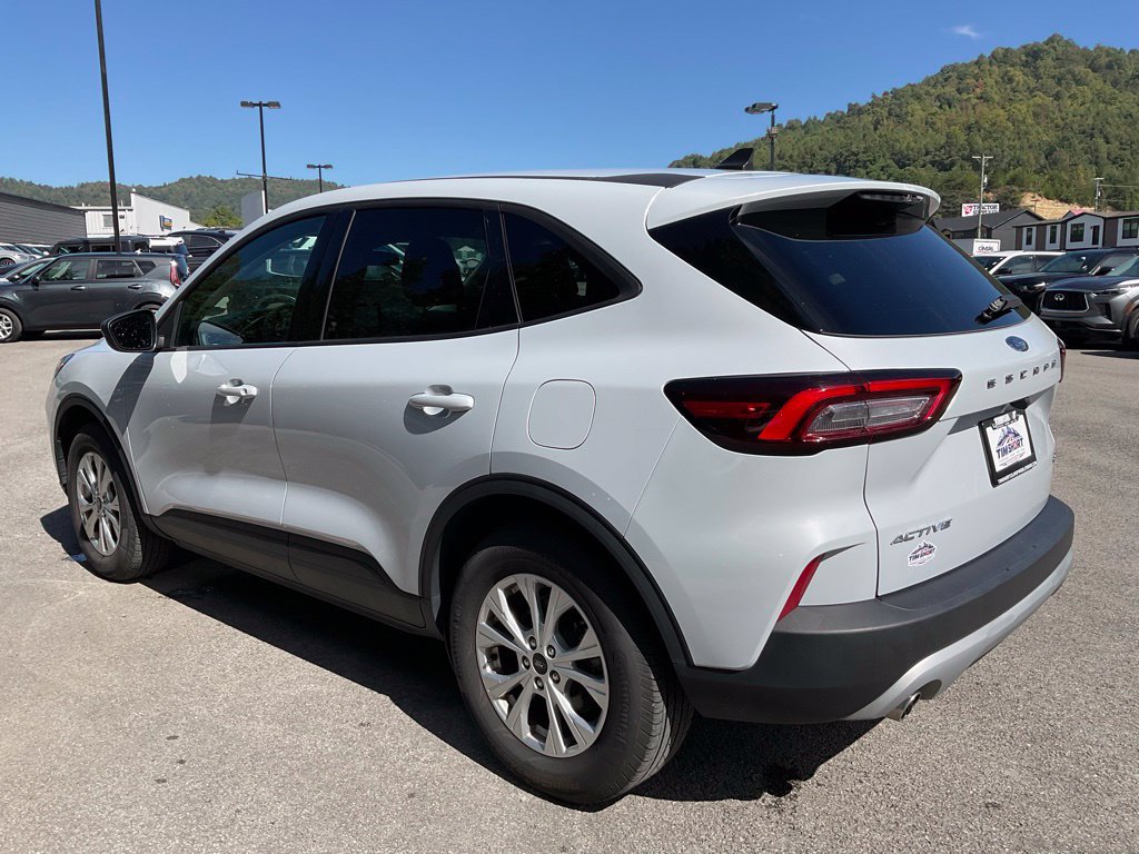 Used 2025 Ford Escape Active AWD/4WD image 4