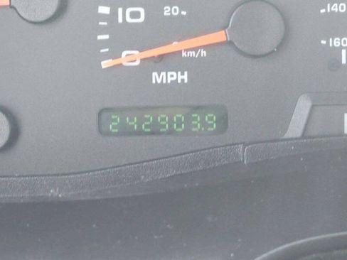 Used 2005 Ford Excursion XLT AWD/4WD image 11