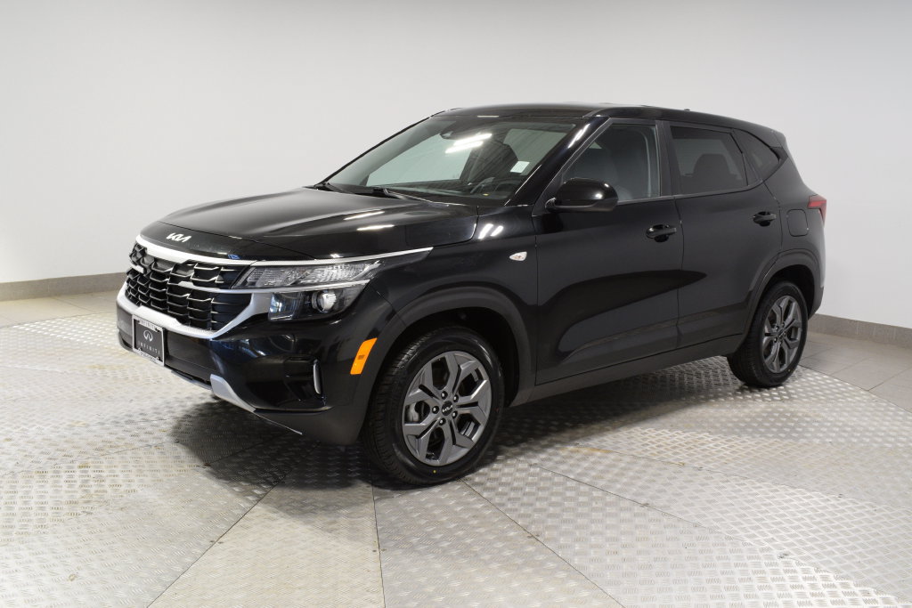 Used 2024 Kia Seltos LX AWD/4WD image 3