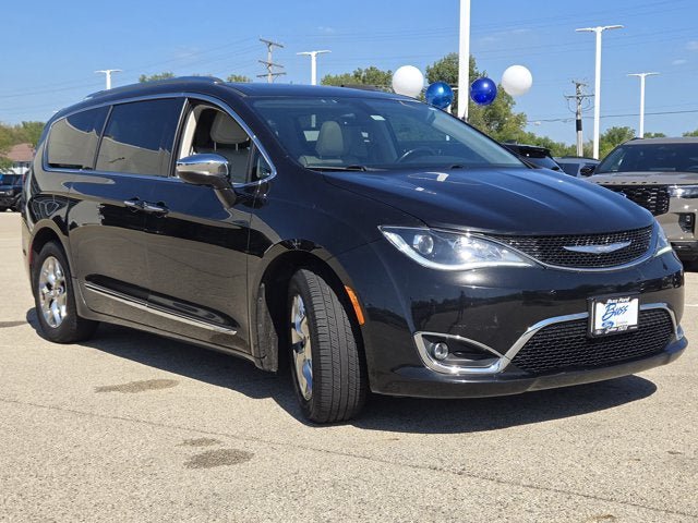 Used 2017 Chrysler Pacifica Limited FWD image 4