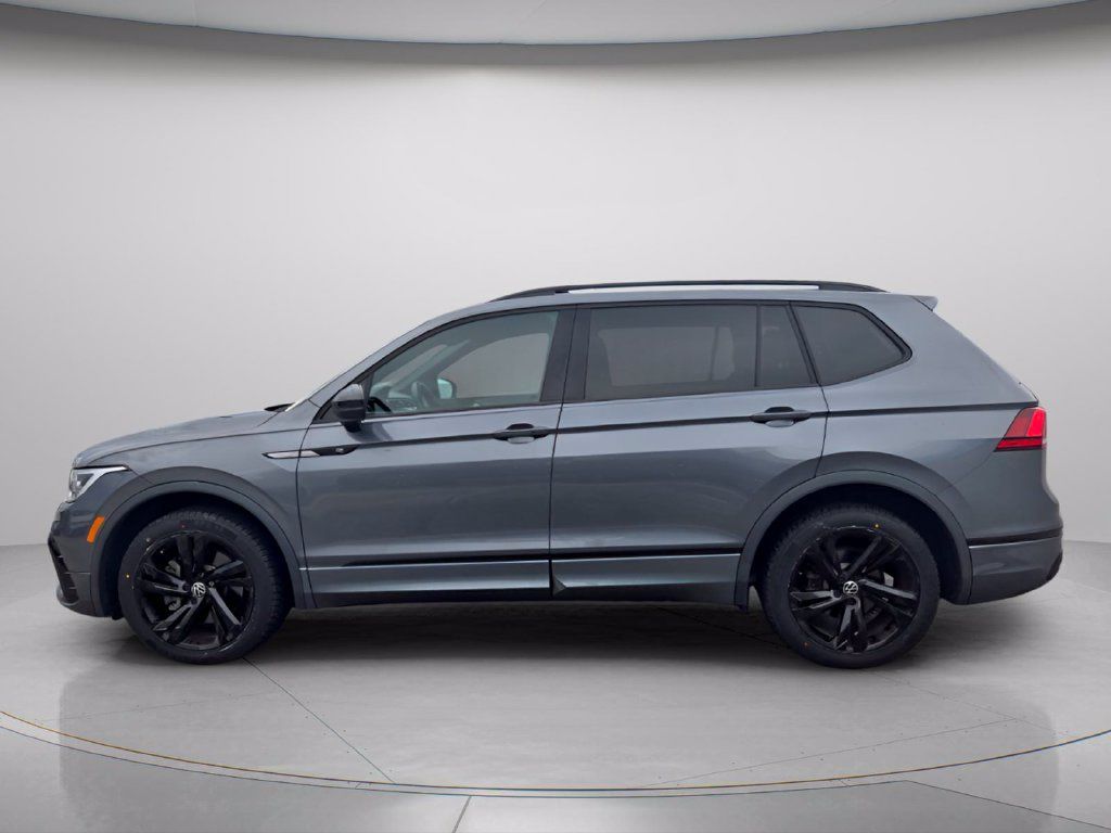 Certified 2023 Volkswagen Tiguan SE R-Line FWD image 7