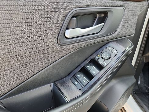 Used 2023 Nissan Rogue SV image 15