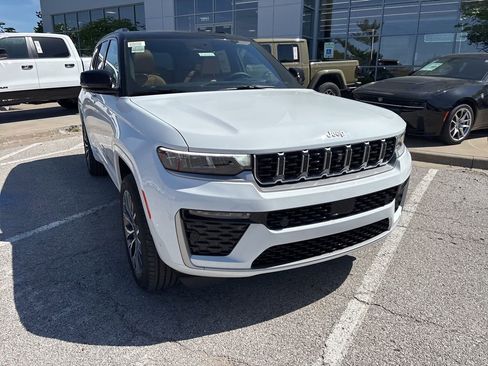 New 2026 Jeep Grand Cherokee Summit AWD/4WD image 8
