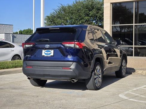 Used 2021 Toyota RAV4 XLE Premium AWD/4WD image 8