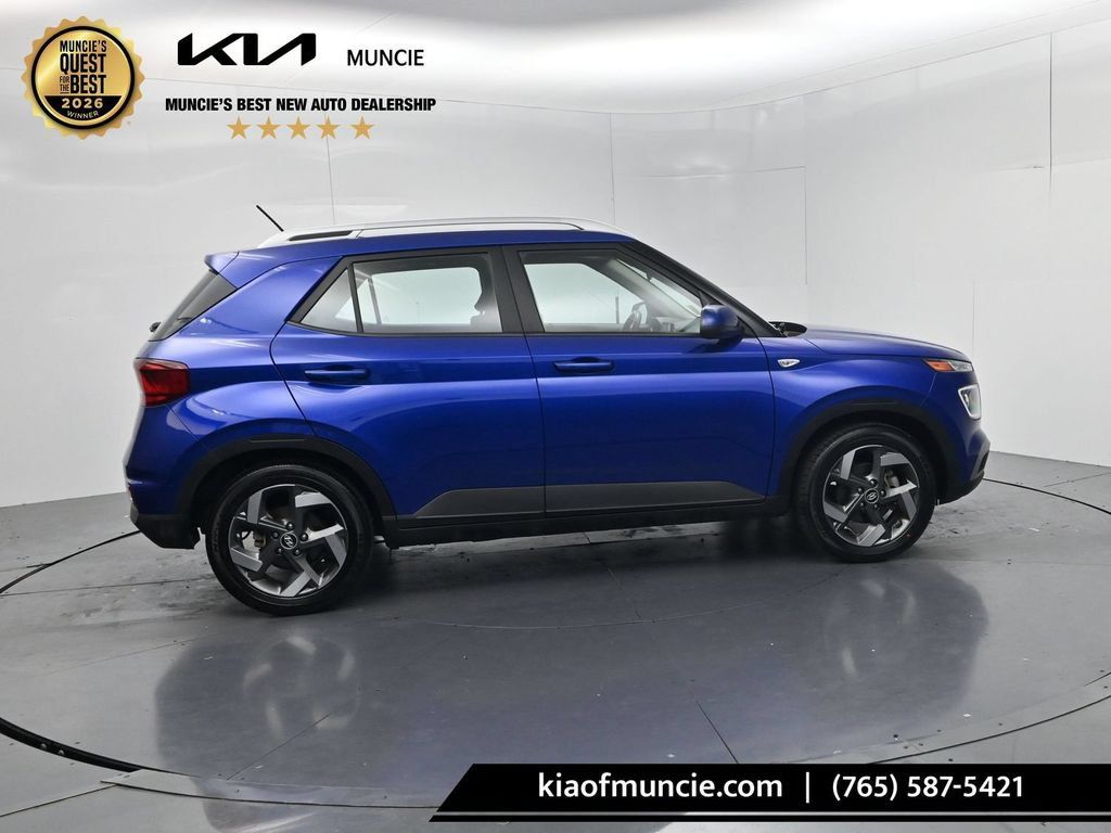 Used 2024 Hyundai Venue SEL FWD image 8