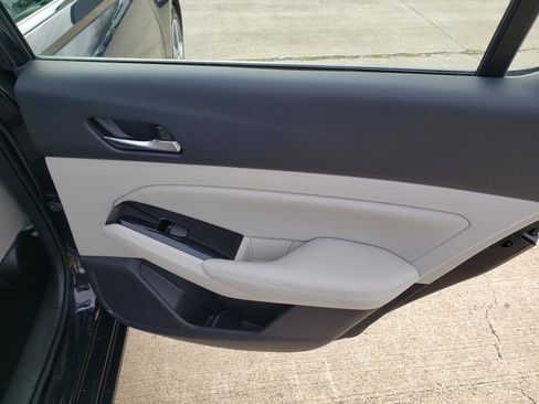 Used 2021 Nissan Altima 2.5 SV w/ SV Premium Package image 24