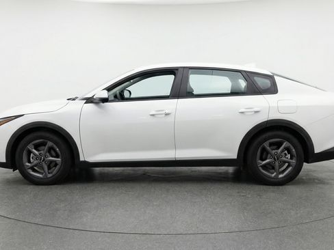 Used 2025 Kia K4 LXS image 5