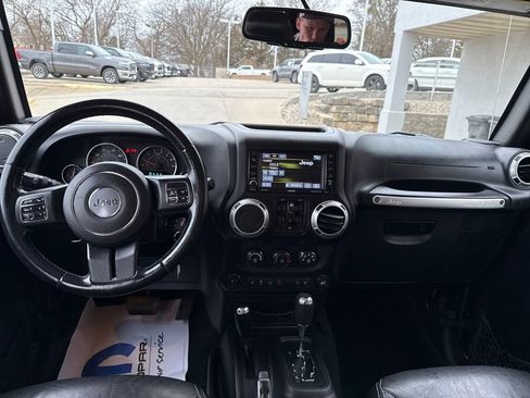 Used 2015 Jeep Wrangler Unlimited Sahara w/ Connectivity Group image 12