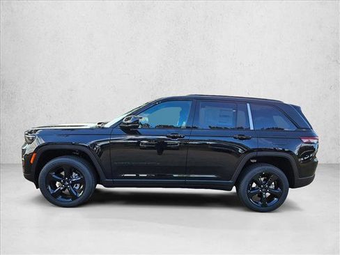 New 2025 Jeep Grand Cherokee Altitude image 5