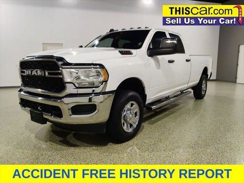 Used 2023 RAM 2500 Tradesman w/ Chrome Appearance Group AWD/4WD image 4