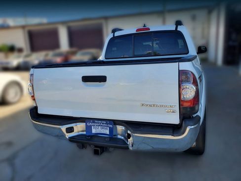 Used 2015 Toyota Tacoma PreRunner w/ TRD Off-Road Package image 5