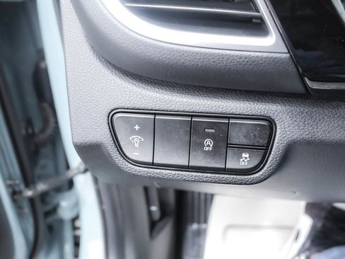 Used 2025 Kia Seltos S AWD/4WD image 16