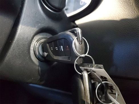 Used 2020 Toyota Corolla LE image 24