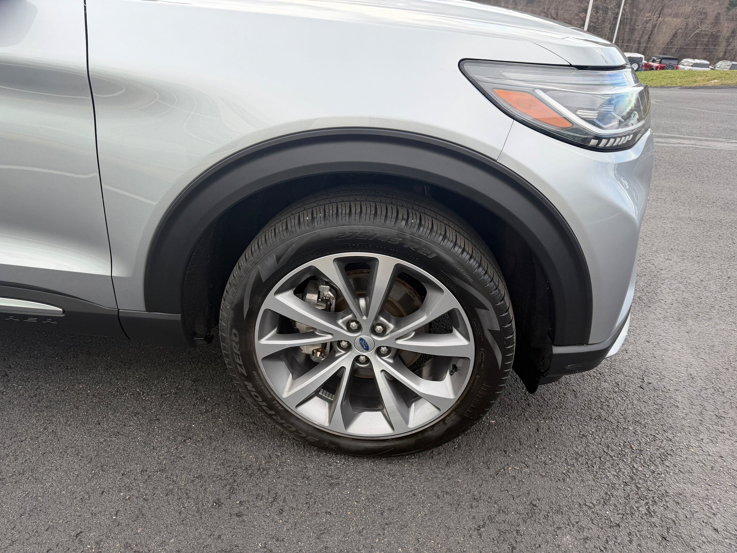 Certified 2025 Ford Explorer Platinum w/ Ultimate Package AWD/4WD image 11