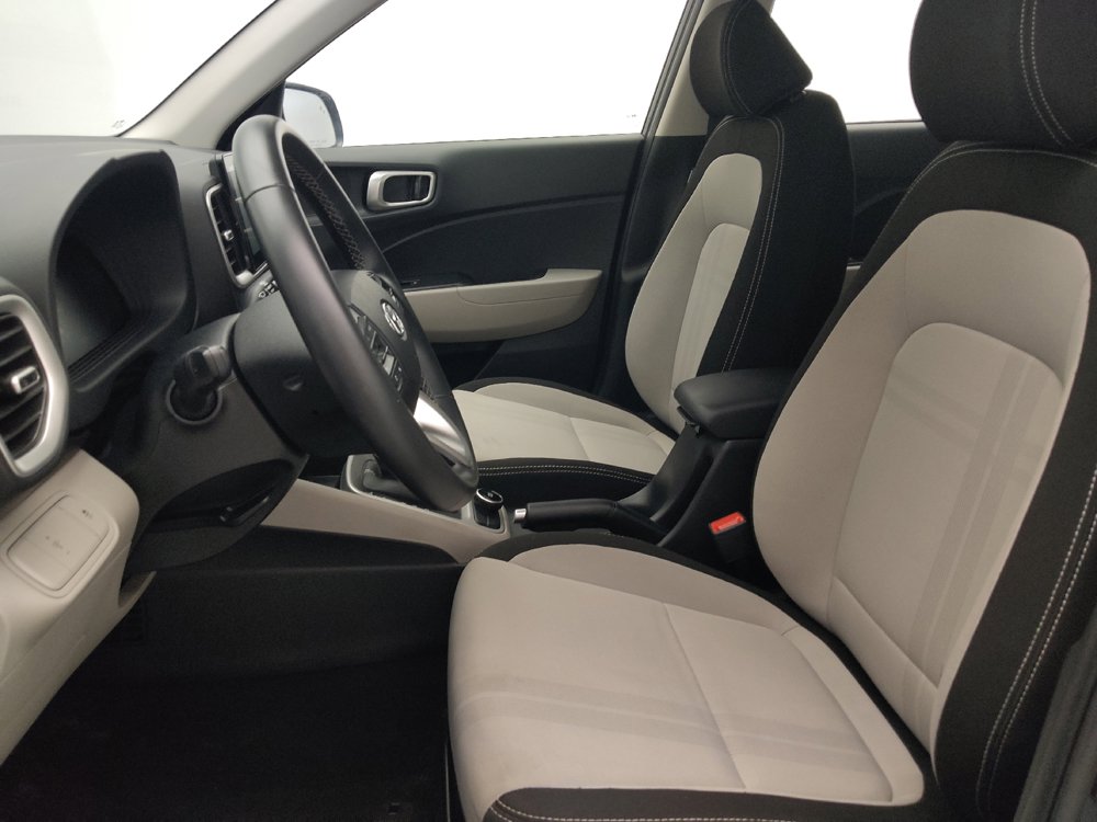 Used 2025 Hyundai Venue SEL FWD image 17