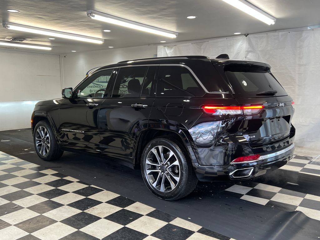 Used 2023 Jeep Grand Cherokee Overland AWD/4WD image 7