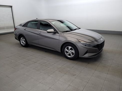 Used 2021 Hyundai Elantra SE FWD image 13