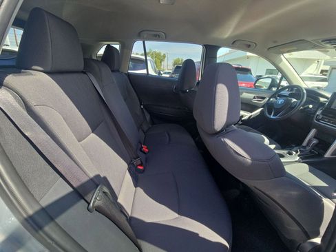 Used 2025 Toyota Corolla Cross LE FWD image 15