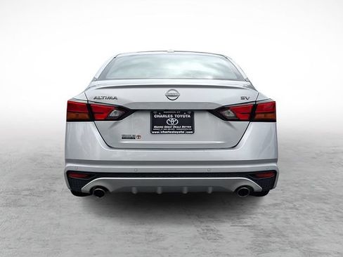 Used 2024 Nissan Altima 2.5 SV w/ SV Premium Package FWD image 5