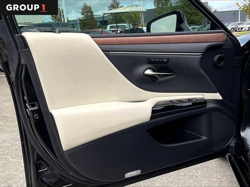 Used 2024 Lexus ES 350 w/ Premium Package image 18