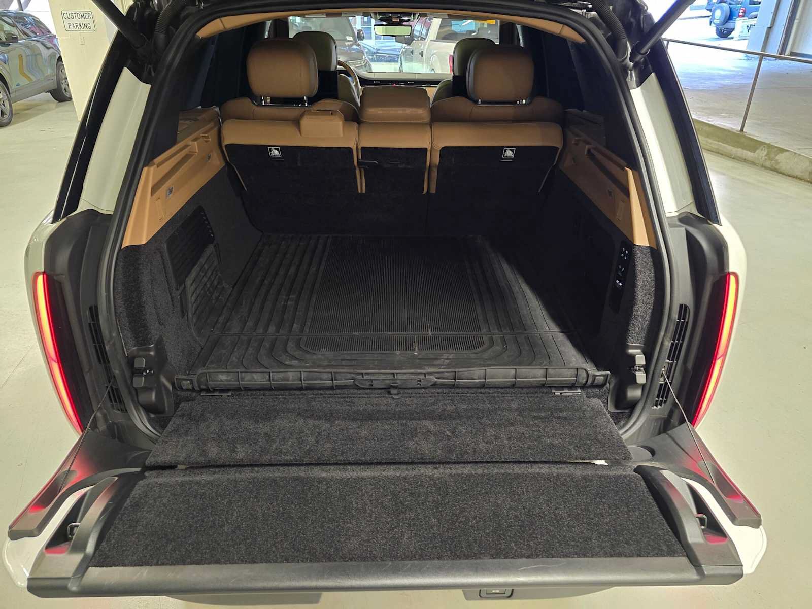 Used 2023 Land Rover Range Rover Autobiography AWD/4WD image 13