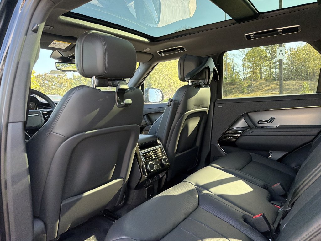 New 2027 Land Rover Range Rover Sport Dynamic SE AWD/4WD image 11