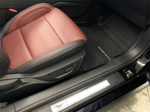 Used 2025 Ford Mustang Premium image 34