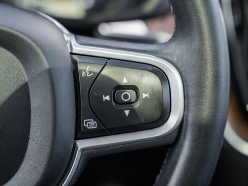 Certified 2022 Volvo XC60 B5 Momentum w/ Climate Package image 25