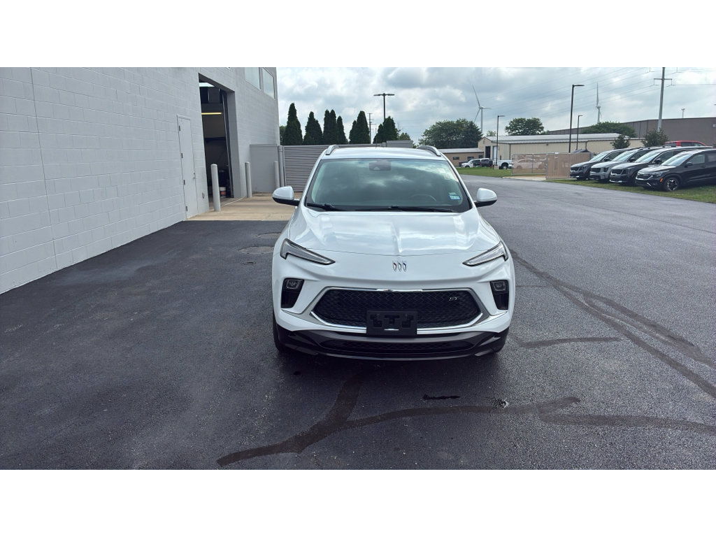 Used 2024 Buick Encore GX Sport Touring FWD image 2
