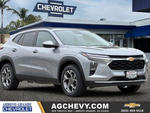 Used 2025 Chevrolet Trax LT w/ Driver Confidence Package FWD image 1