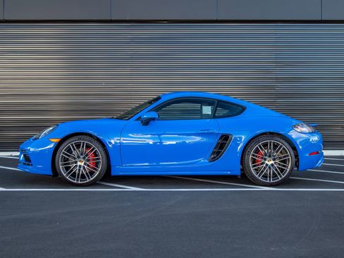 Certified 2025 Porsche 718 Cayman S RWD image 2
