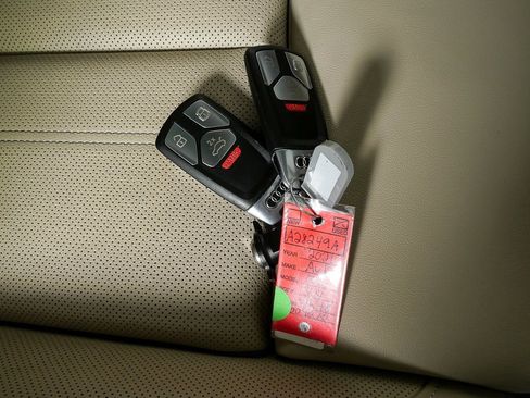 Used 2021 Audi Q5 Prestige w/ Prestige Package image 26