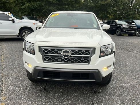 Used 2022 Nissan Frontier SV image 2