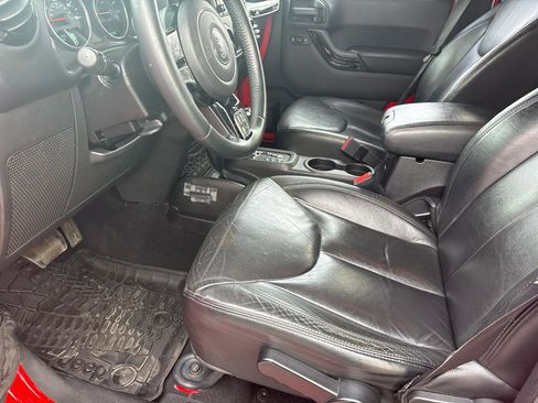 Used 2015 Jeep Wrangler Unlimited Sahara image 14