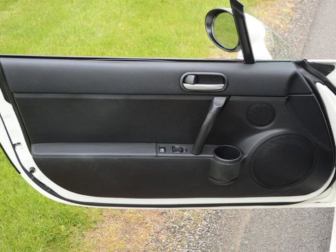 Used 2008 MAZDA MX-5 Miata Sport RWD image 16