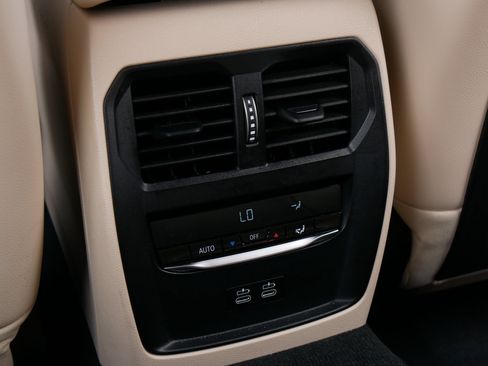 Certified 2025 BMW 330i Sedan w/ Premium Package RWD image 28