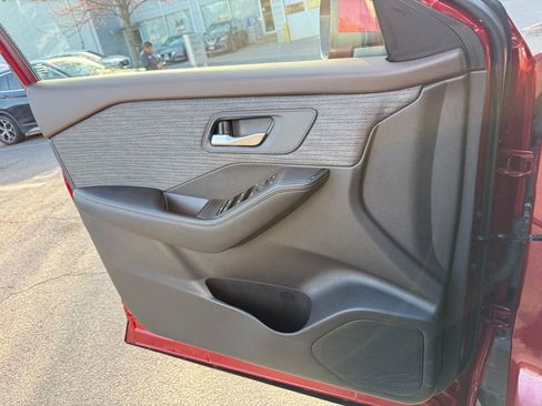 Used 2023 Nissan Rogue SV image 25