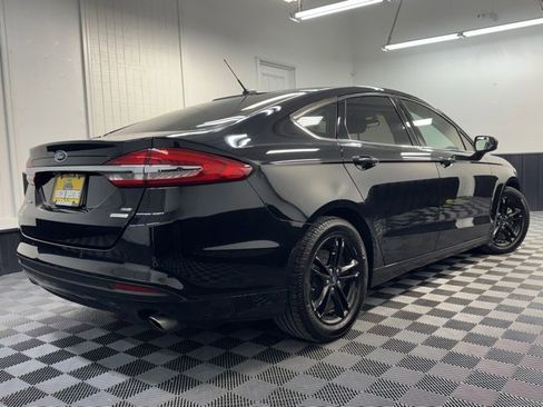Used 2018 Ford Fusion SE w/ Fusion SE Technology Package image 4