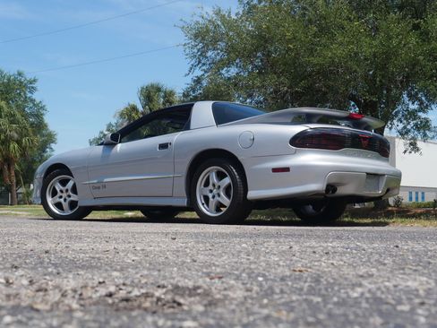 Used 1997 Pontiac Firebird Trans Am RWD image 17