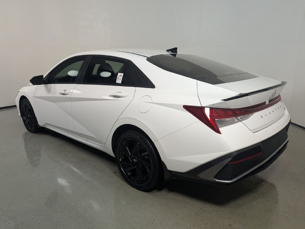 New 2026 Hyundai Elantra SEL FWD image 5