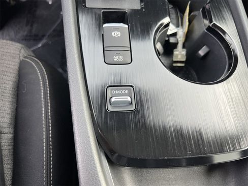 Certified 2023 Nissan Rogue SV image 18