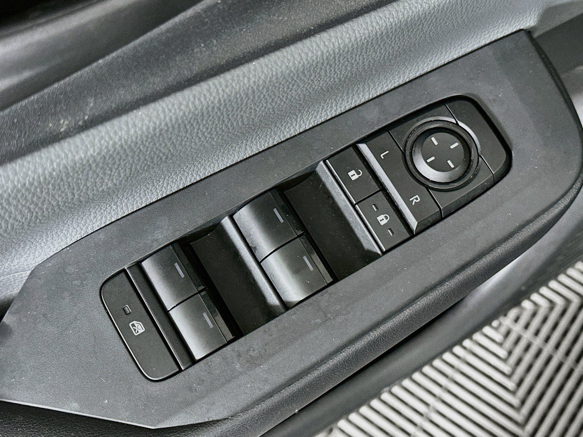 Used 2025 Toyota Prius LE FWD image 15