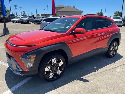 Used 2025 Hyundai Kona SEL AWD/4WD image 2