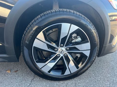 Used 2025 Volvo V60 B5 Cross Country Plus image 31