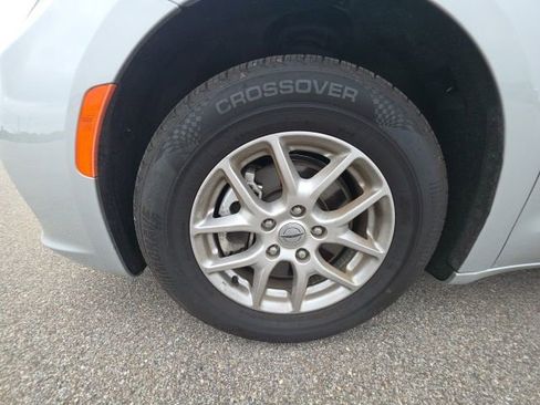 Used 2024 Chrysler Pacifica Touring-L FWD image 29