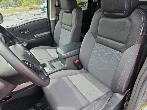 Used 2025 Nissan Frontier SV RWD image 16