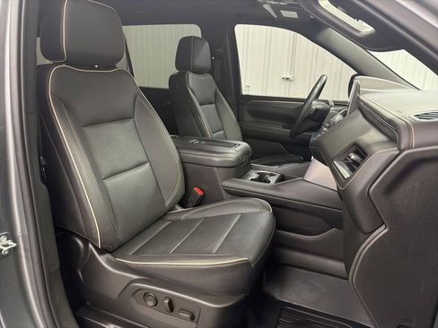 Used 2022 GMC Yukon XL SLT w/ SLT Premium Package image 40